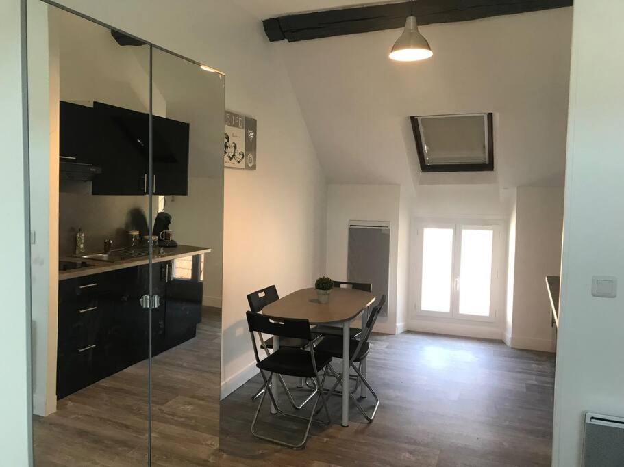 Apartamento Studio Du Chateau Champs-Sur-Marne Exterior foto