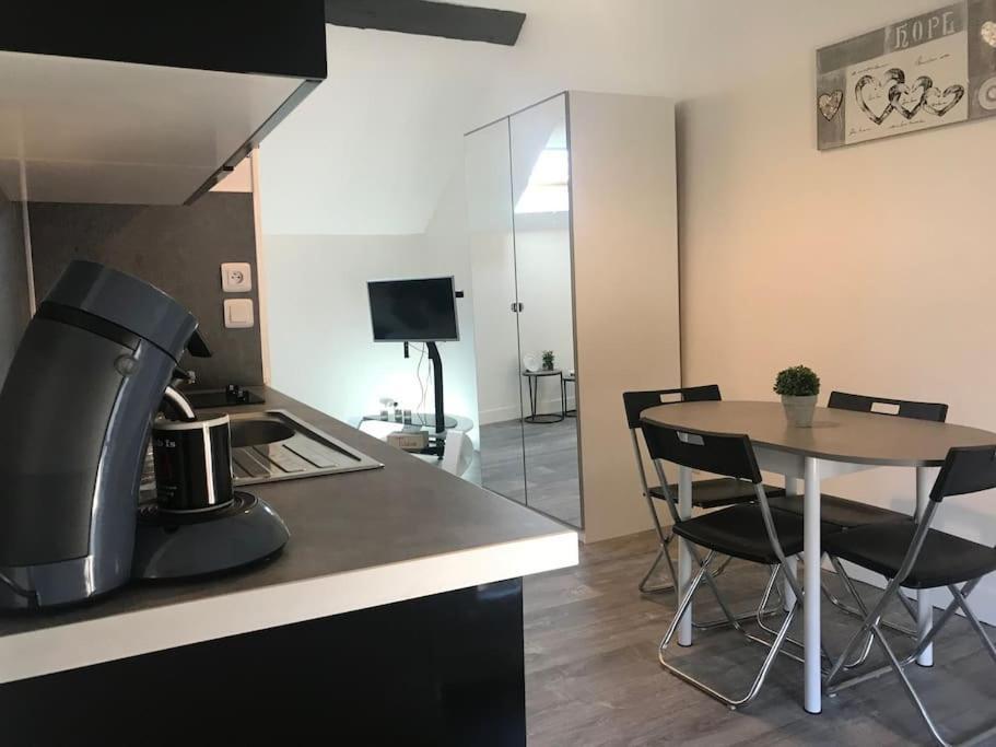 Apartamento Studio Du Chateau Champs-Sur-Marne Exterior foto